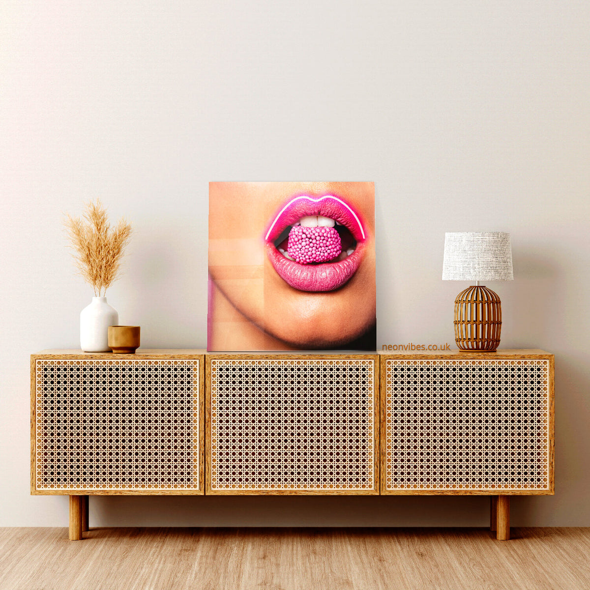 Lips neon sign